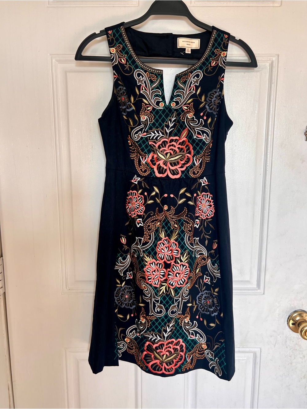 Moulinette Soeurs | Embroidered Sleeveless Dress with Floral Motif